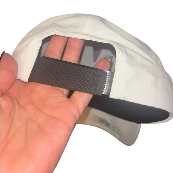 ON Running Off-White Performance Cap Adjustable Lightweight Hat - Picture 3 of 5